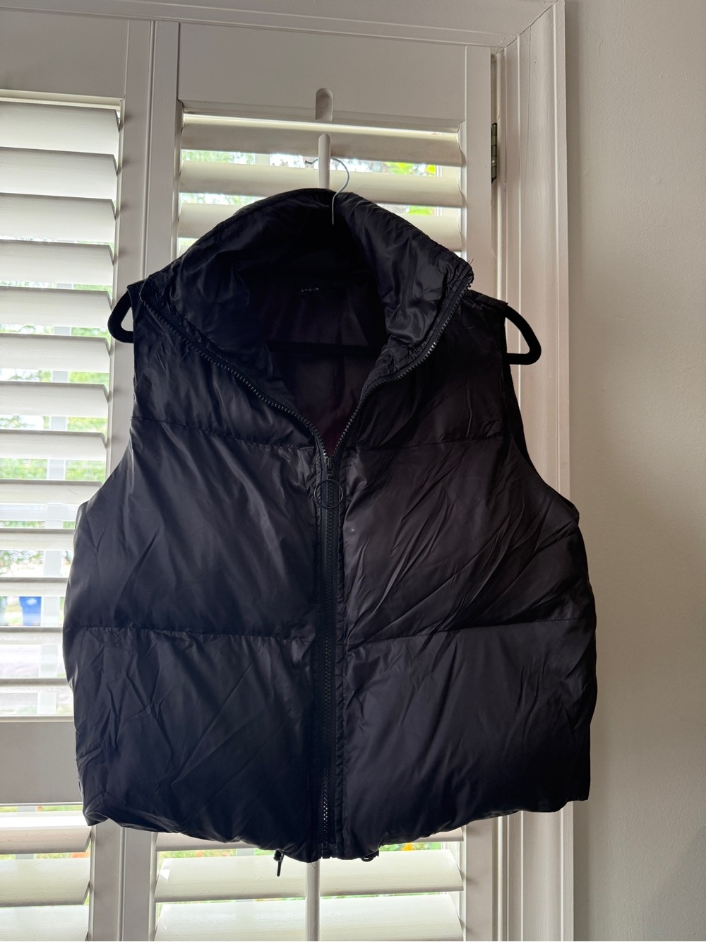 SHEIN Black Puffer Vest - Picture 4 of 4